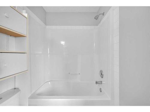 125 Taravista Way Ne, Calgary, AB - Indoor Photo Showing Bathroom