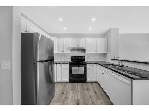 125 Taravista Way Ne, Calgary, AB - Indoor Photo Showing Kitchen