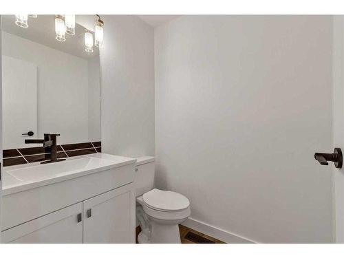 112-2720 Rundleson Road Ne, Calgary, AB - Indoor Photo Showing Bathroom