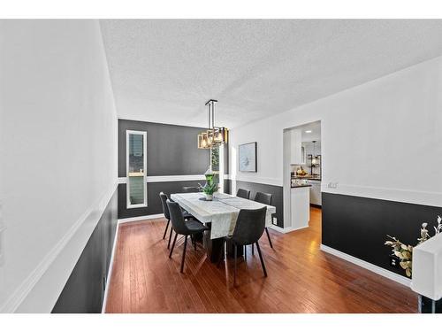 3 Stranraer Place Sw, Calgary, AB - Indoor Photo Showing Bedroom