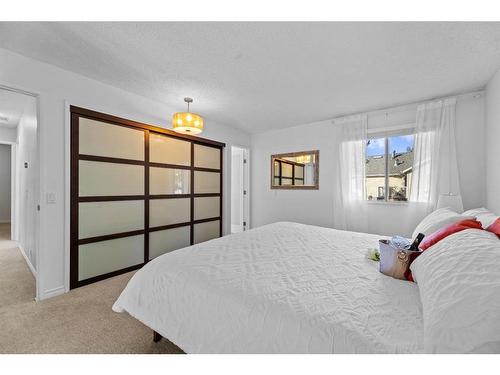 3 Stranraer Place Sw, Calgary, AB - Indoor Photo Showing Bedroom