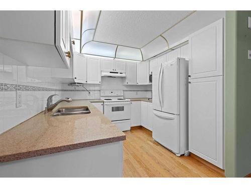 213-728 Country Hills Road Nw, Calgary, AB - Indoor Photo Showing Kitchen With Double Sink