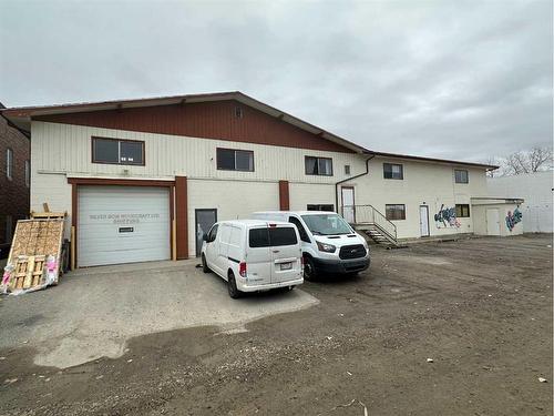 6915 32 Avenue Nw, Calgary, AB 