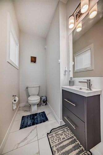 345 Skyview Ranch Circle Ne, Calgary, AB - Indoor Photo Showing Bathroom