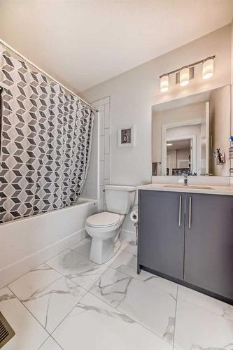 345 Skyview Ranch Circle Ne, Calgary, AB - Indoor Photo Showing Bathroom