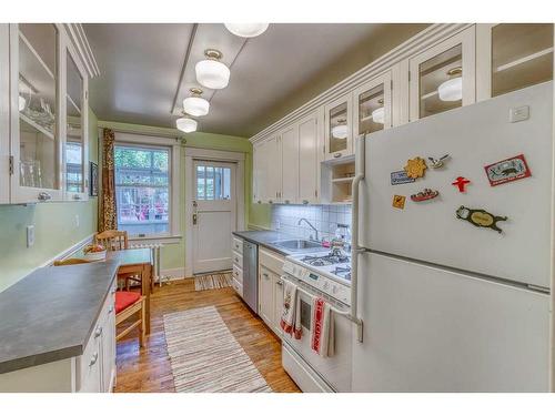 2-904 Memorial Drive Nw, Calgary, AB - Indoor Photo Showing Kitchen