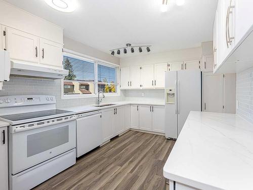 403-5660 23 Avenue Ne, Calgary, AB - Indoor Photo Showing Kitchen