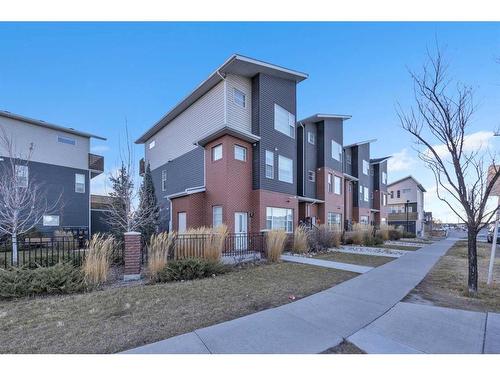 8425 Saddlebrook Drive Ne, Calgary, AB - Outdoor