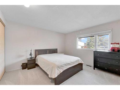 430 Cannington Close Sw, Calgary, AB - Indoor Photo Showing Bedroom