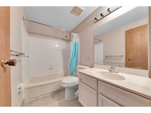 430 Cannington Close Sw, Calgary, AB - Indoor Photo Showing Bathroom