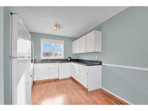 430 Cannington Close Sw, Calgary, AB - Indoor Photo Showing Kitchen