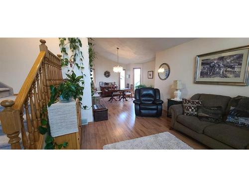 12 Mapleridge Estates, Strathmore, AB - Indoor Photo Showing Living Room