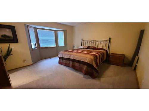 12 Mapleridge Estates, Strathmore, AB - Indoor Photo Showing Bedroom