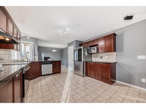 181 Luxstone Road Sw, Airdrie, AB - Indoor Photo Showing Kitchen