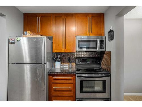 215-790 Kingsmere Crescent Sw, Calgary, AB - Indoor Photo Showing Kitchen With Stainless Steel Kitchen