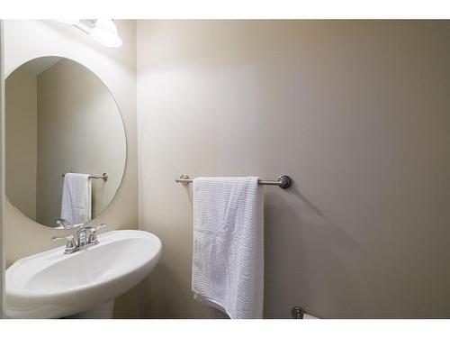 3049 Windsong Boulevard Sw, Airdrie, AB - Indoor Photo Showing Bathroom