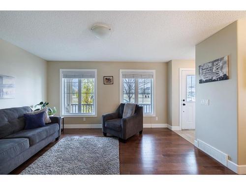 3049 Windsong Boulevard Sw, Airdrie, AB - Indoor Photo Showing Living Room