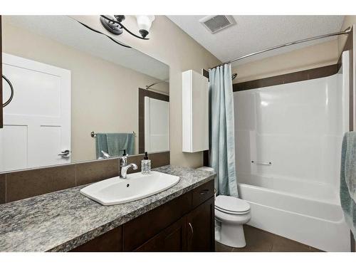 457 Mahogany Court Se, Calgary, AB - Indoor Photo Showing Bathroom