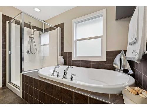 457 Mahogany Court Se, Calgary, AB - Indoor Photo Showing Bathroom