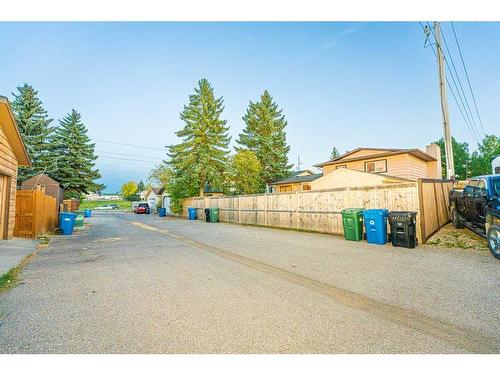 6832 37 Avenue Ne, Calgary, AB - Outdoor