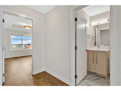 6327 128 Avenue Ne, Calgary, AB - Indoor Photo Showing Bathroom