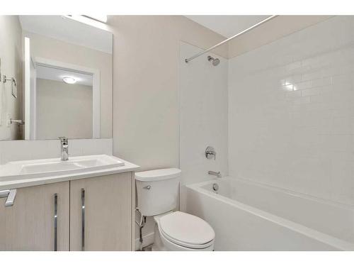 6327 128 Avenue Ne, Calgary, AB - Indoor Photo Showing Bathroom