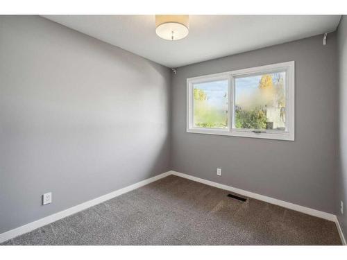 7 Shawmeadows Bay Sw, Calgary, AB - Indoor Photo Showing Other Room