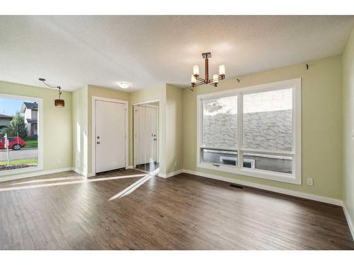 7 Shawmeadows Bay Sw, Calgary, AB - Indoor Photo Showing Other Room