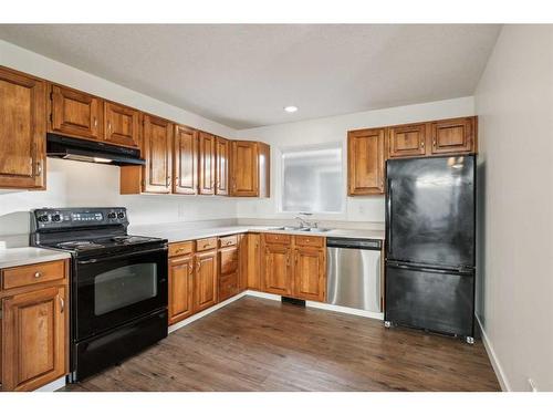 7 Shawmeadows Bay Sw, Calgary, AB - Indoor Photo Showing Kitchen With Double Sink