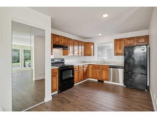 7 Shawmeadows Bay Sw, Calgary, AB - Indoor Photo Showing Kitchen