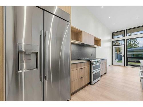 3D Willow Crescent Sw, Calgary, AB - Indoor Photo Showing Kitchen