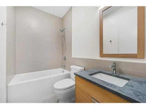 3D Willow Crescent Sw, Calgary, AB - Indoor Photo Showing Bathroom