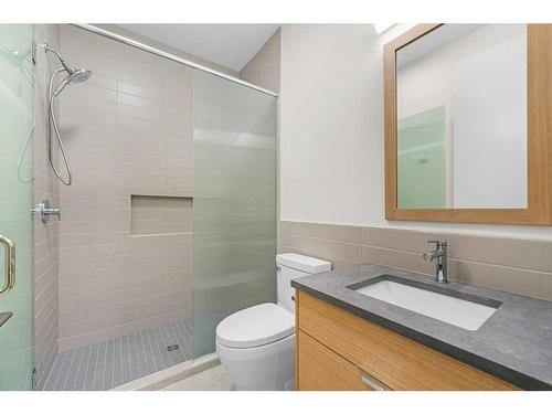 3D Willow Crescent Sw, Calgary, AB - Indoor Photo Showing Bathroom