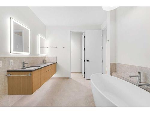 3D Willow Crescent Sw, Calgary, AB - Indoor Photo Showing Bathroom