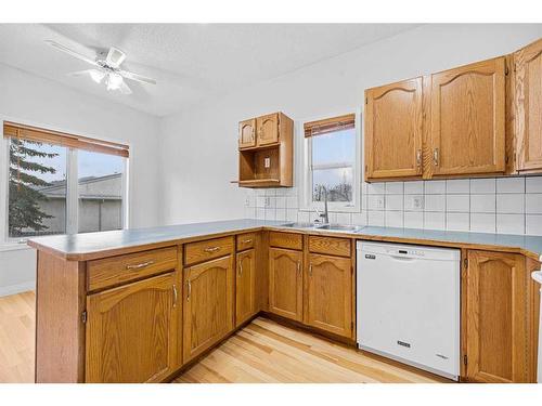 2664 Rundlelawn Road Ne, Calgary, AB - Indoor Photo Showing Kitchen