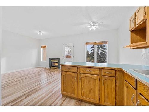 2664 Rundlelawn Road Ne, Calgary, AB - Indoor Photo Showing Kitchen