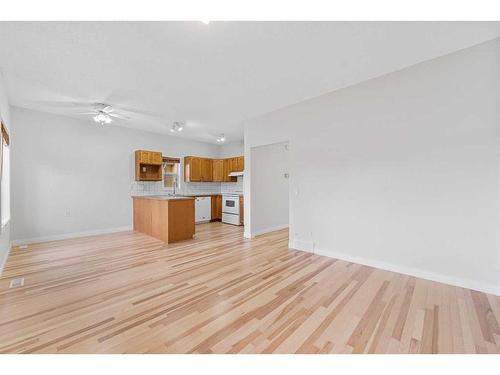 2664 Rundlelawn Road Ne, Calgary, AB - Indoor Photo Showing Kitchen