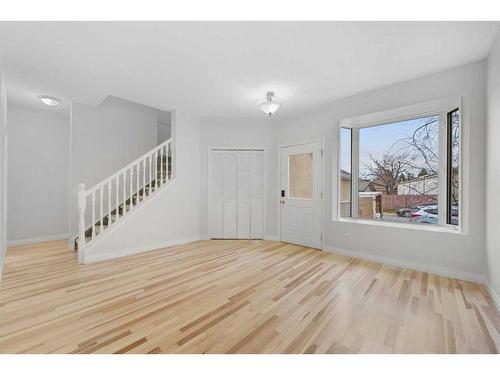 2664 Rundlelawn Road Ne, Calgary, AB - Indoor Photo Showing Other Room