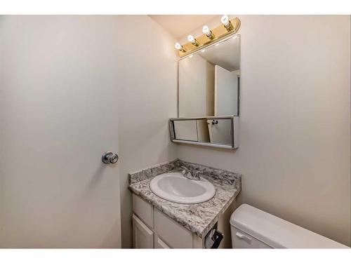 8106-315 Southampton Drive Sw, Calgary, AB - Indoor Photo Showing Bathroom