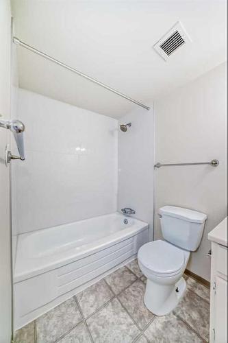 8106-315 Southampton Drive Sw, Calgary, AB - Indoor Photo Showing Bathroom