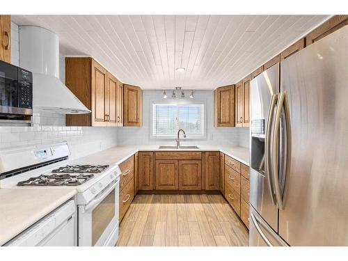 2541 Hwy 580, Rural Mountain View County, AB - Indoor Photo Showing Kitchen With Double Sink