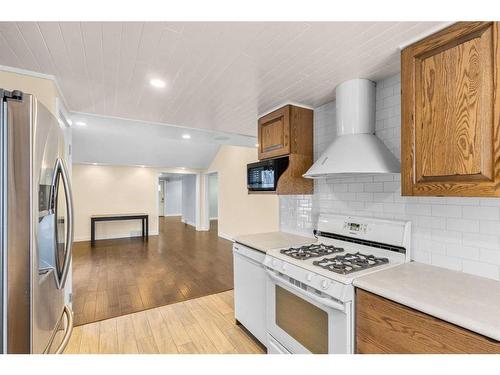 2541 Hwy 580, Rural Mountain View County, AB - Indoor Photo Showing Kitchen