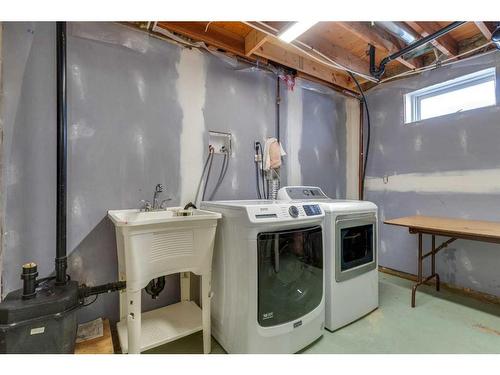 2541 Hwy 580, Rural Mountain View County, AB - Indoor Photo Showing Laundry Room