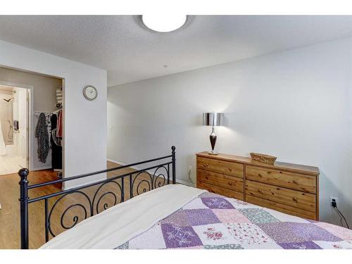 207-165 Manora Place Ne, Calgary, AB - Indoor Photo Showing Bedroom