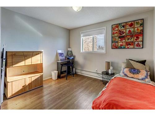 207-165 Manora Place Ne, Calgary, AB - Indoor Photo Showing Bedroom