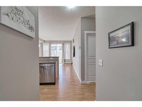 2101-211 Aspen Stone Boulevard Sw, Calgary, AB - Indoor Photo Showing Other Room