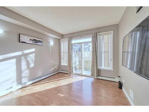 2101-211 Aspen Stone Boulevard Sw, Calgary, AB - Indoor Photo Showing Other Room