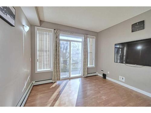 2101-211 Aspen Stone Boulevard Sw, Calgary, AB - Indoor Photo Showing Other Room