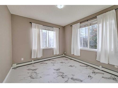 2101-211 Aspen Stone Boulevard Sw, Calgary, AB - Indoor Photo Showing Other Room