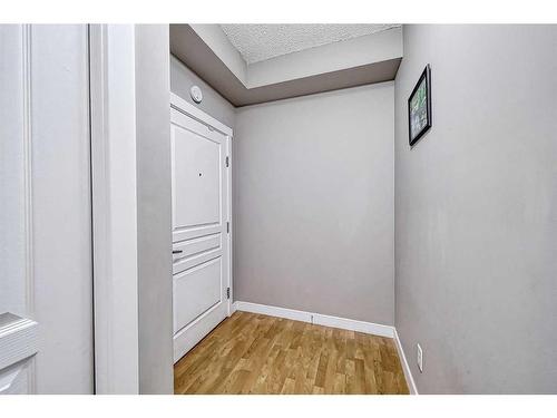 2101-211 Aspen Stone Boulevard Sw, Calgary, AB - Indoor Photo Showing Other Room